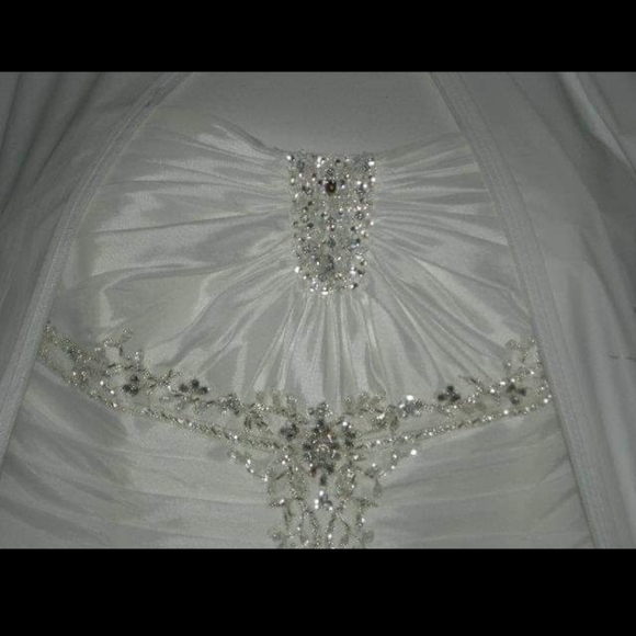 Like new wedding gown. - Picture 1 of 8